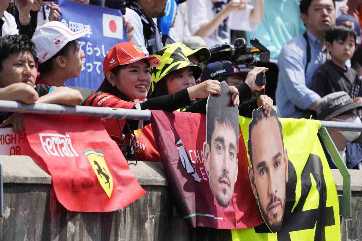 Caos Hamilton-Ferrari abbandono conferenza stampa suzuka